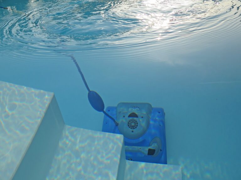 robot piscine entretien nettoyage aspirateur