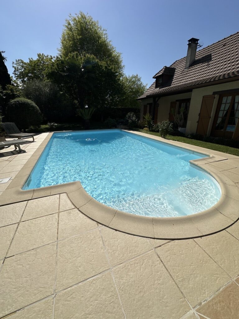 renovation-piscine-5x8 escalier roman liner blanc