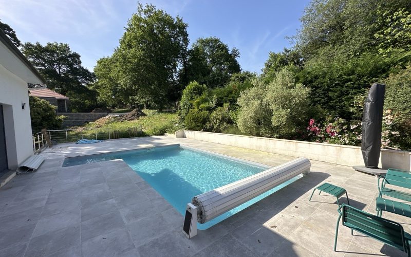 renovation-piscine-4X8 escalier droit sur la longueur liner gris clair