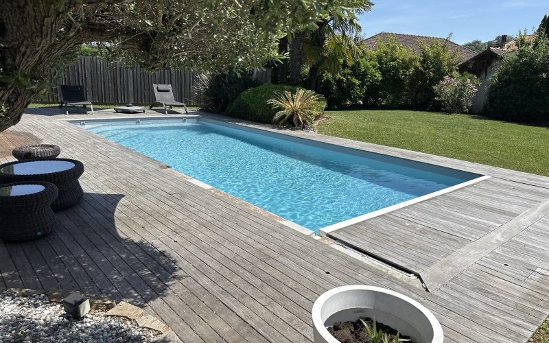 renovation-piscine-4x10 liner gris clair escalier angle banquette volet immergé