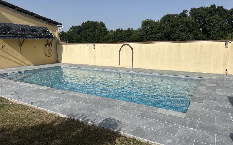 renovation-piscine-5x10 liner gris clair escalier angle